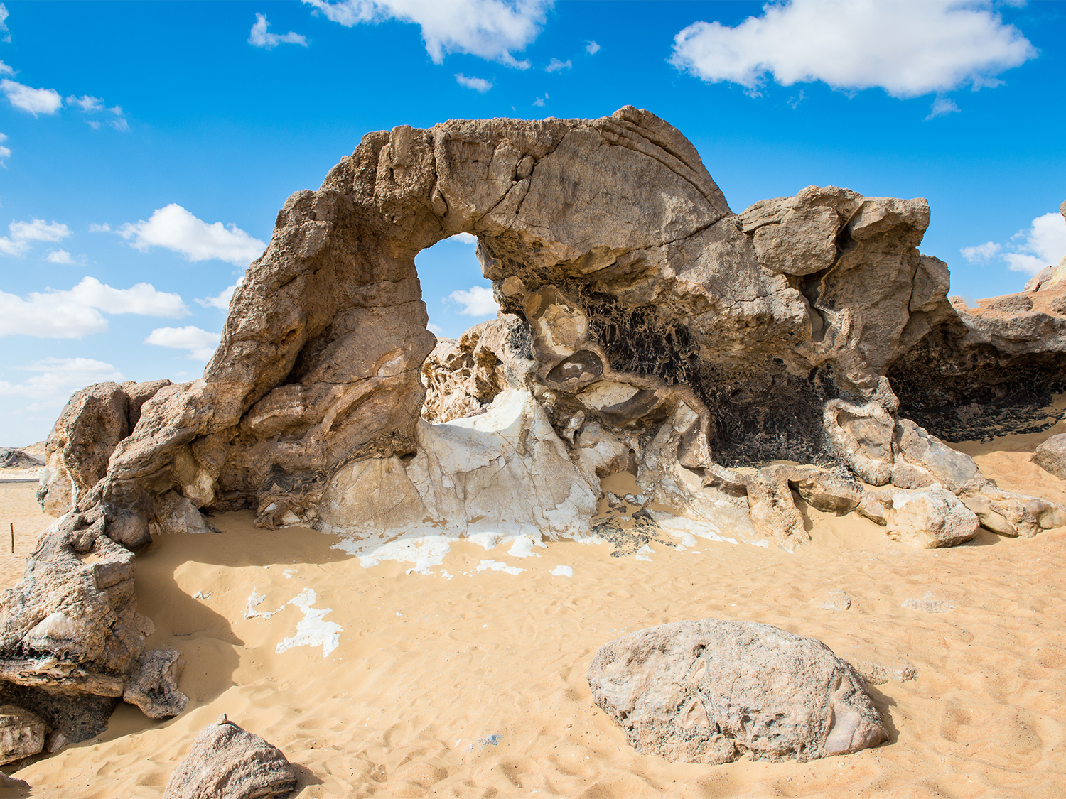 Crystal-Mountain--Bahariya-Oasis--Egypt-975041752241313